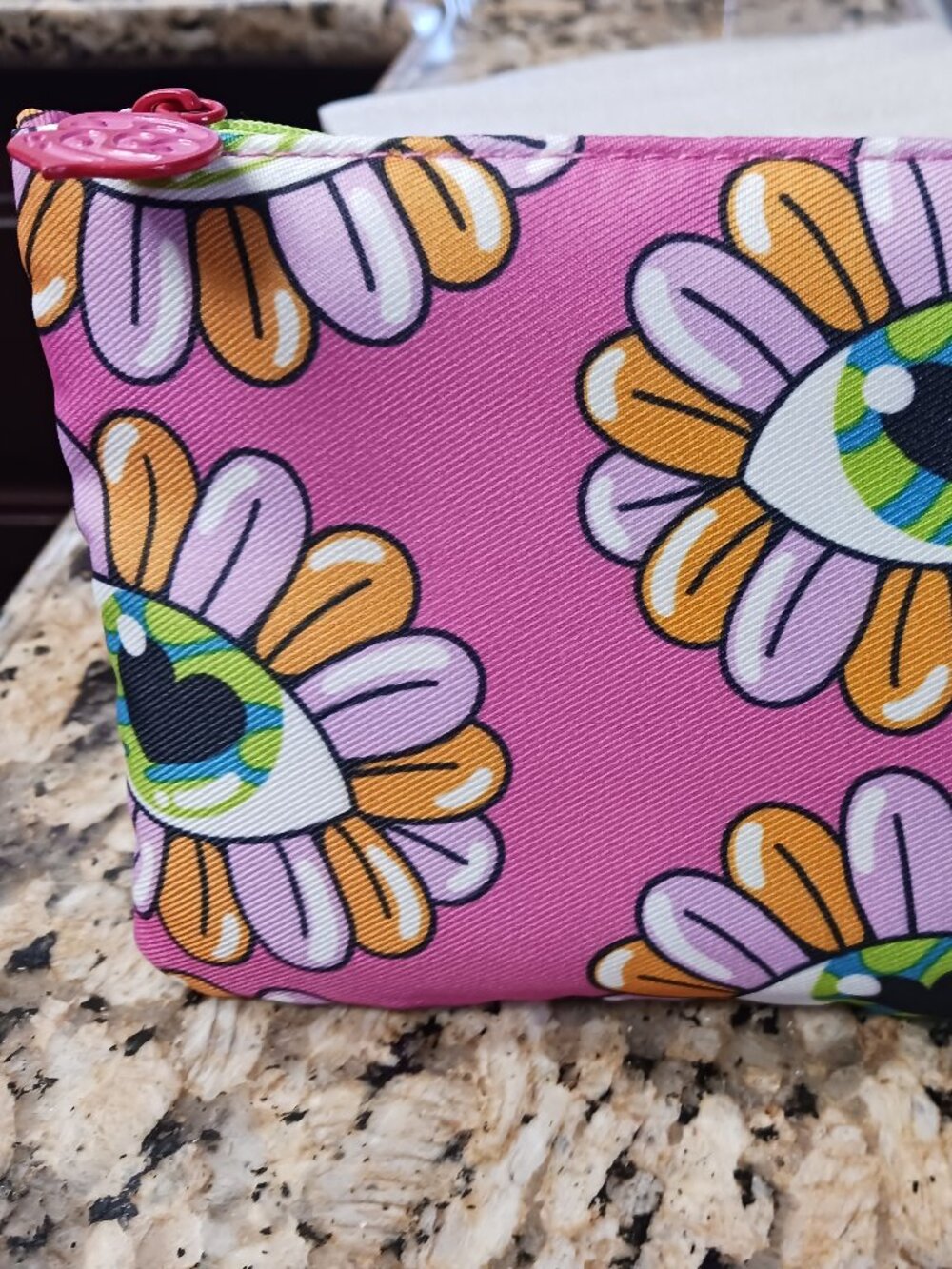 GLAM/MAKEUP BAG WITH 5 PRODUCTS  ~~NEW~~